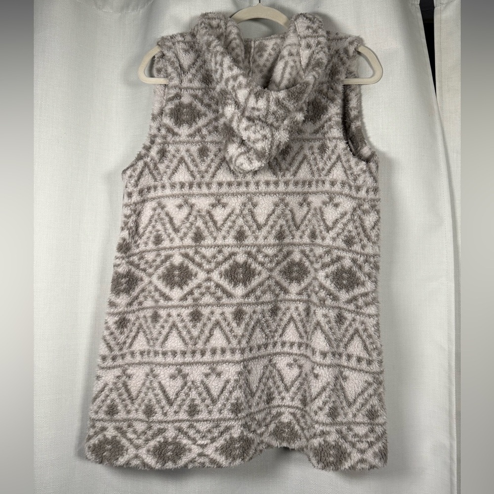 Koolaburra by UGG Grey and White Sherpa Hooded Vest in Dove Geo XS - Picture 3 of 8